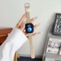 Cinturino Apple Watch in pelle beige minimalista, design di nicchia morbido ed elegante. - 38mm/40mm/41mm / Cachi