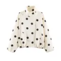 Gros plan sur une veste beige chic avec un motif classique de pois noirs et coutures. - XS / Blanc Cassé