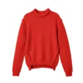 Detailansicht des roten asymmetrischen Stehkragen-Strickpullovers mit strukturierter Passform. - S / Rot