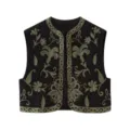 Vista detallada de chaleco negro de mujer sin mangas con bordado elegante y cuello redondo - XS / Tops / Negro con bordado verde oliva