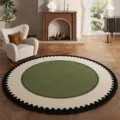 Detailansicht eines modernen runden Kristall-Samtteppichs mit einzigartiger Briefmarkenrand. - 60x60cm Packung / Grüner Garten Gepunkteter Rand