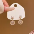 Exquisite Zirkon und Perle Hängeohrringe mit 100% Kupfer Material für elegante Damen. - Runde Zirkonia Perle Ohrhänger (E7113 Gold) / Gold