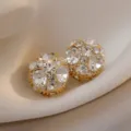 Glänzende Strass Magnet Kugel Ohrclips, luxuriöses goldenes Detail Design für Ohrlöcher. - E4339 Gold