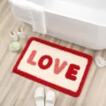 Morbido tappeto da bagno rosso e bianco antiscivolo con motivo love per la decorazione della casa. - 40*60cm / Serie Cuore 4