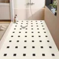 Tappeto da bagno antiscivolo con motivo a quadrati neri, resistente e facile da pulire per doccia. - A quadri