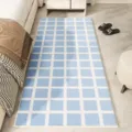 Dettaglio tappeto in peluche a quadri blu e bianco, materiale morbido effetto cashmere per camera. - 40*60cm / Stile Invernale 7