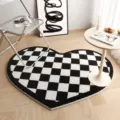 Alfombra de cachemira sintética a cuadros blancos y negros en forma de corazón para la sala - Cuadrícula Blanco y Negro