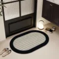 Moderne ovale gevlochten badmat, zwart-beige antislip deurmat voor entree en badkamer. - Visgraat