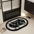 Ovale badmat met zwart-wit bloemmotief, absorberende antislip deurmat voor thuisdecoratie. - Schilderachtig Uitzicht