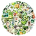 Nahaufnahme von grünen Ästhetik-Aufklebern mit Natur- und Kunstelementen im Set. - 50 Stück/Packung