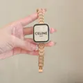 Primo piano dettagliato del lussuoso cinturino per orologio in metallo con strass oro rosa. - Oro Rosa Sottile Strass