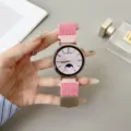 Detail van de roze geweven nylon horlogeband met gouden connectoren voor smartwatch. - Geschikt Voor Huawei GT5 41mm (18mm Band) / Lus Magnetisch Roze Nylon Geweven Horlogeband