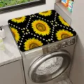 Detail van wasmachinehoes met zonnebloemmotief diatomeeënaarde rubberen mat in gebruik. - 40*40cm / Zonnebloem