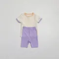 Conjunto de verano para niños con camiseta de manga corta y pantalones cortos coloridos. - 73cm / Top y Pantalones / Top Albaricoque y Pantalón Púrpura