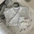 Baby katoenen overslagtop en broek set met spikkel design voor de herfst en lente. - 66cm / Bovenstuk en onderstuk / Gemêleerd Grijs