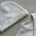 Grijze gemeleerde baby muts en bijpassende katoenen top set, zachte ribgebreide kleding. - Hoed Alleen / Eén maat / Gemêleerd Grijs