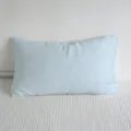 Gros plan sur le long coussin à motif d'étoiles bleues, décoration de chambre douillette. - 50x30cm (Sans Noyau) / Bleu Sel de Mer avec Étoiles Jaunes (SBZA203501)