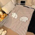 Couverture en flanelle à rayures et ailes d'ange, plaid doux et douillet pour canapé et lit. - Style Ailes en Patchwork (FMTA203808) / 60x40cm