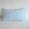 Cojin largo azul con estrellas, almohada estetica comoda para cama y sofa, diseno suave. - Azul Claro con Estrellas Blancas (SBZA203511)
