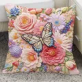 Gedetailleerd overzicht van een vierkant sierkussen met levendige bloemen en vlinderprint. - 35x35cm (Alleen Hoes) / Bloemen Vlinder Stijl 3 (SBZA124203)