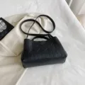 Klassische schwarze Stepp-Umhängetasche mit schickem Muster, elegante Damentasche für Alltag. - Reines Schwarz