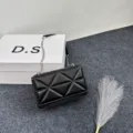 Schwarze gesteppte Schultertasche mit Kette für Damen, elegante Umhängetasche mit Klappe. - Schwarz