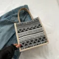Schwarz-weiße geometrische Canvas-Tasche, lässige ethnische große Umhängetasche. - Wellenförmig Schwarz