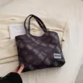 Koreanische große Schulter Shopper Tasche, dunkles Karo Muster lässige Handtasche für Damen. - Schwarz