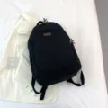 Schwarzer minimalistischer Canvas-Rucksack fuer Alltag und Reise in eleganter Variante. - Schwarz