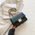 Fashionable black wavy chain crossbody bag for women, chic autumn shoulder bag for daily style. - Black