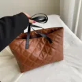 Brown quilted tote bag, large capacity stylish shoulder bag with black handles and strap variant. - Brown