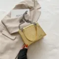 Goldene metallische Krokodilmuster Umhängetasche mit Kette für Damen modischer Stil - Gold