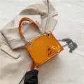 Oranger metallischer Kroko Textur Kette kleine Umhaengetasche fuer stilvolle Damen. - Orange