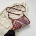 Ethische gewebte Halbmond Umhängetasche Retro Crossbody Handtasche für Damen Chic - Rot