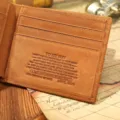 Portafoglio trifold da uomo in pelle vintage con molti scomparti carte regalo. - MOM Versione Inglese / Marrone