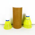 Langlebige Nylon-Federbälle mit Pappröhren-Verpackung für Training und Spiele im Freien. - Taiwan Faser Stil / 3 Stück/Packung / Gelb