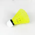Langlebiger Plastik Nylon Federball in leuchtendem Gelb fuer Outdoor Indoor Sport Training. - Weicher Kopf Stil / Gelb