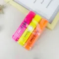 Kleurrijke fluorescerende markeerstiftenset met transparant opbergzakje voor kantoor. - Verpakking van 3