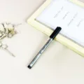 Schwarzer Pigmentliner Stift, feiner Zeichenstift, minimalistischer Studenten Skizzenstift. - Schwarz