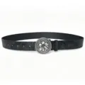 Détail de ceinture en cuir PU noir, boucle métallique florale argentée style vintage - 110cm / Noir