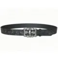 Vue détaillée d'une ceinture en cuir PU gaufré rétro style punk avec boucle en métal crânien. - Style A / 110cm / Noir