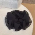 Dettaglio molletta per capelli grande fiocco rete nera, elegante pinza verticale per coda. - nero classico