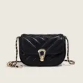 Sac bandoulière matelassé noir avec chaîne dorée et fermoir chic en métal pour femmes style. - Noir