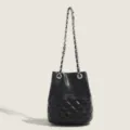 Sac seau matelassé noir avec chaîne pour femme, élégant sac à bandoulière et porté épaule en cuir. - Noir