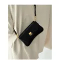 Élégant sac à bandoulière noir pour femme, style baguette minimaliste avec détails dorés. - Double bandoulière / Noir