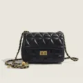 Sac à bandoulière matelassé noir pour femme avec chaîne dorée et élégant fermoir boule chic - Noir