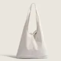 Sac bandoulière hobo triangle blanc cassé minimaliste, fourre-tout décontracté. - Blanc