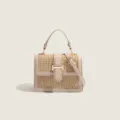 Joli sac à main carré en paille tissée beige avec poignée et bandoulière élégante. - Kaki