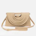 Sac à main beige en similicuir plissé, élégant sac bandoulière avec accessoires dorés. - Abricot