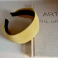 Cerchietto per capelli largo in tessuto retrò per donna, elegante e minimalista intrecciato. - Giallo